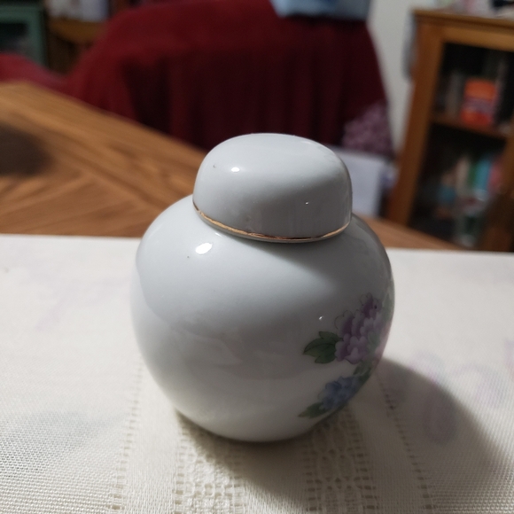 Vintage Small Ginger Jar - Picture 2 of 9